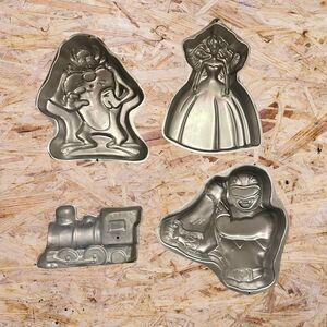 Vintage Lot 4 Wilton Cake Pans Taz, Princess Barbie, Train, Power Ranger